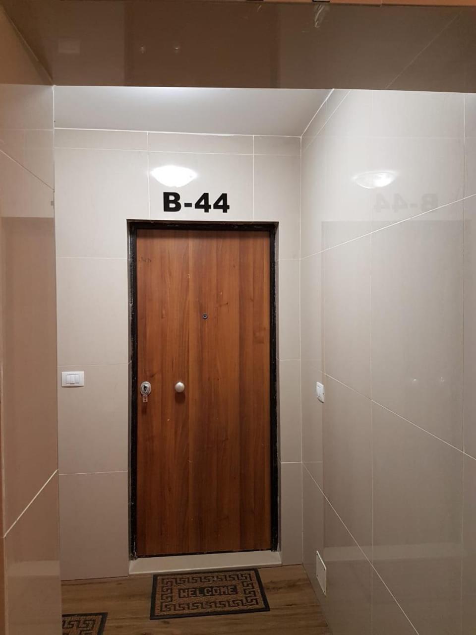 B44